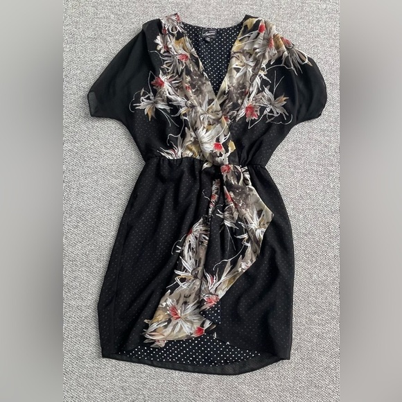 Elegant Black and Red Midi Dress - Picture 1 of 7